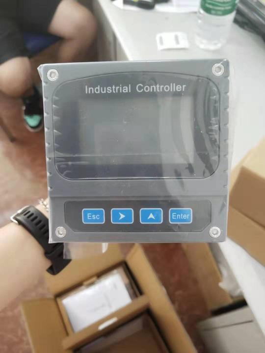 該儀表廣泛用于生活水、飲用水、電子分裝、印染用水、化學(xué)洗滌、食品藥品、醫(yī)療醫(yī)藥、汽車(chē)制造、煙草行業(yè)等。對(duì)水溶液的硬度（離子濃度）、和溫度值進(jìn)行連續(xù)監(jiān)測(cè)和控制。