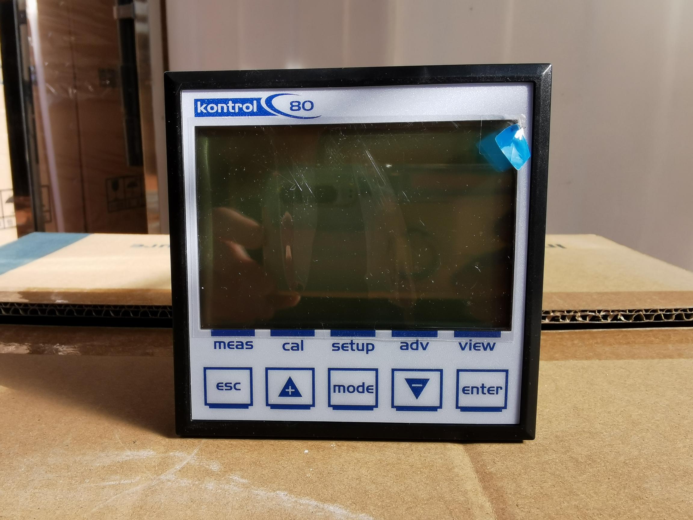 外形尺寸 96x96x42毫米，盤式安裝- 防護等級: IP65（前面板）,IP20（后蓋）- -10-150°C（溫度）- 精度: 0.1%- 2路繼電器: 250 VAC,5 A- 2路4-20 mA電流輸出，800OhmpH/ORP儀表量程: 0.00 - 14 pH; ± 2000 mV;-